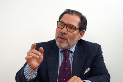 Defensa: El abogado Eduardo Carmigniani defiende el derecho de informar y el derecho del público de ser informado de las relaciones entre Jordán y Ronny Aleaga.