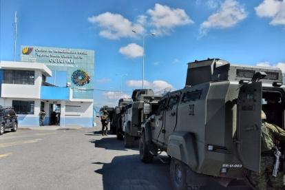 Acción. El ingreso de miembros de Fuerzas Armadas al interior de la cárcel de Cotopaxi.