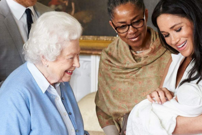 La fallecida reina se sintió frustrada al no poder expresar públicamente su descontento.