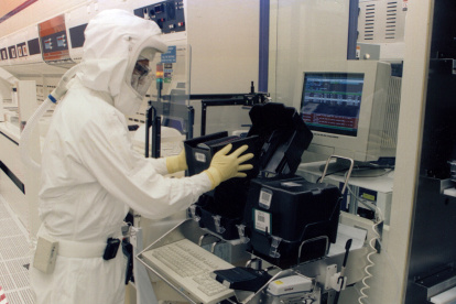 Empresa.- Una industria que elabora semiconductores.