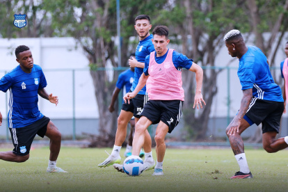 Emelec realiza su pretemporada 2024 en el Polideportivo Los Samanes
