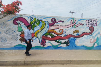 Los exalumnos del centro educativo han empezado a restaurar la cerca.