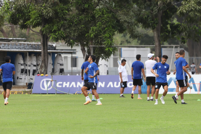 Marcelo Meli y Rodrigo Rivero en el entrenamiento de Emelec.
