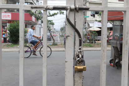 Los vecindarios cerrados están en búsqueda de guardianía para cumplir con otro de los requisitos de la ordenanza y mantener cerrada la reja.