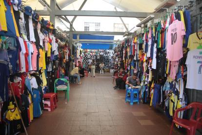 Bahía. Los clientes todavía tienen temor a salir de compras.