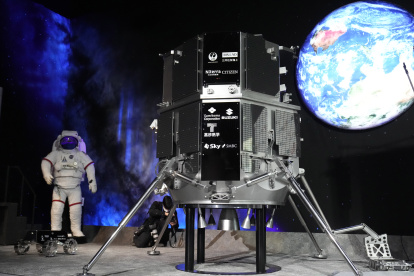 Una maqueta del módulo de aterrizaje de la misión japonesa de alunizaje Hakuto-R Mission1 (Hakuto-R M1)