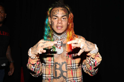 Tekashi 6ix9ine debía comparecer ante el juez. El magistrado debía decidir entre otorgarle el pago de una fianza o enviarlo a la cárcel.