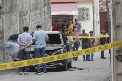 Evidencia. El carro que se usó para asesinar al fiscal Suárez fue incinerado. Fue cono armas largas y cortas.