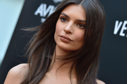 Emily Ratjowski ahora comparte una nueva postura sobre el feminismo.