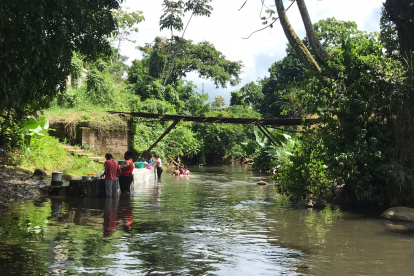 Nadadero. El río Nadadero tradicionalmente permanecía lleno de lavanderas, desde que salía el sol hasta antes de que oscurezca. Ahora son muy pocas quienes lo visitan.