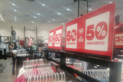 Ofertas. Los descuentos están en todas partes y en todo tipo de tienda.