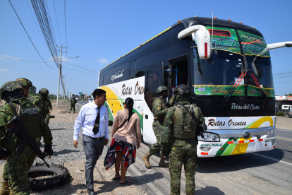 Carreteras. Los pasajeros viajan con mucho temor cuando transitan por la vía a Machala.
