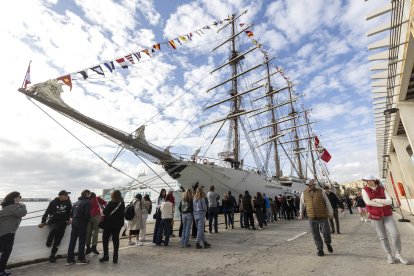El buque escuela de la Marina de Guerra de Perú "Unión", que da la vuelta al mundo y emula una hazaña de 1856,