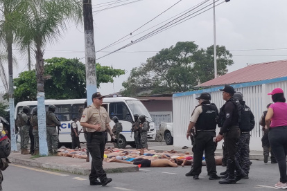 A la vuelta de la casa de salud tenían retenidos a más de 20 ciudadanos.