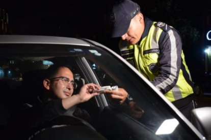 Los agentes de tránsito intensificaron los controles en la ciudad