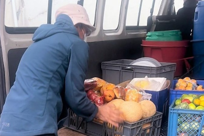 Las fundaciones recibieron frutas y otros productos.
