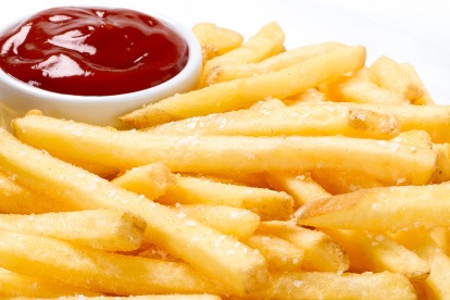 Salsa.- Una salsa de tomate que acompaña una porción de papa.