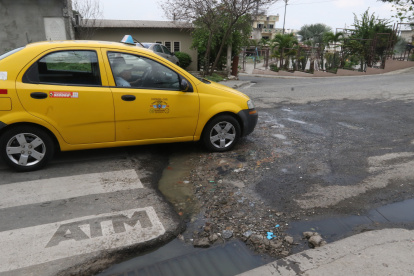 14-01-2023-Baches en Guayaquil....Penipe y Av . 37 de la Juan Montalvo