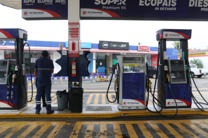 Los delincuentes llegaron a bordo de un vehículo.