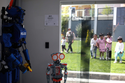 Muestra. Niños llegan a museo Creators para apreciar los inventos electrónicos. El más pedido fue el perro robot.