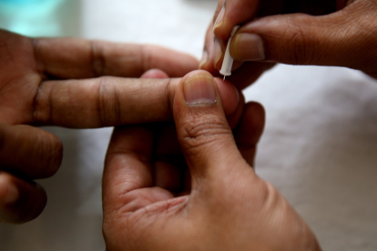 Escena. Una persona con diabetes se somete a una prueba de azúcar