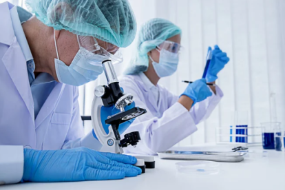 La contaminación por plomo puede aparecer en diversos productos, como pinturas, maquillajes, juguetes y joyas