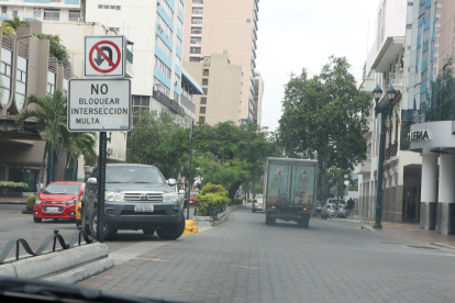 A diario se observan infracciones de tránsito en la avenida 9 de Octubre y García Moreno.