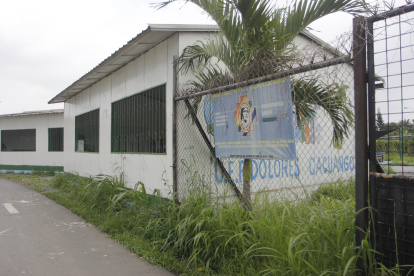 1. Dolores Cacuango. En el campamento del colegio forzaron las puertas y se llevaron varios artículos tecnológicos y materiales didácticos.