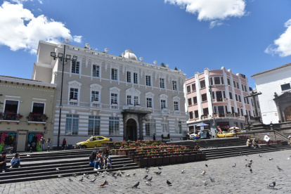 El Hotel Gangotena rodeado de iglesias y paisajes está abierto al público, ofrece una variedad gastronómica y ofertas especiales.