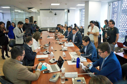 Damián Larco, director del SRI, expuso el pasado 17 de enero, en la mesa de Desarrollo Económico, cómo el aumento del IVA será una fuente constante de ingresos.