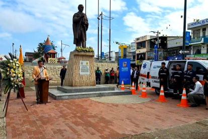 Evento. En el parque Vicente Rocafuerte se colocó una ofrenda floral.