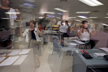 Referencial. Los empleados sufren de estrés en la oficina