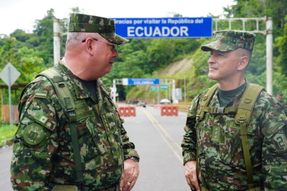 El ministro de Defensa colombiano, Iván Velásquez visitó este martes el puesto fronterizo con Ecuador de Mataje, que abrirá "próximamente", informaron las autoridades.