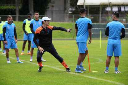 El DT español Josep Alcácer busca plasmar su idea de juego en Liga de Quito.