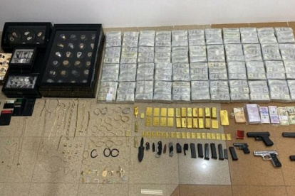 En la casa de Norero se incautaron joyas, relojes, dinero enefectivo, lingotes de oro, armas, cuya legalidad quiso justificar su abogado
