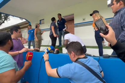 Jefe de prense de Emelec discute con periodista en Polideportivo de Los Samanes