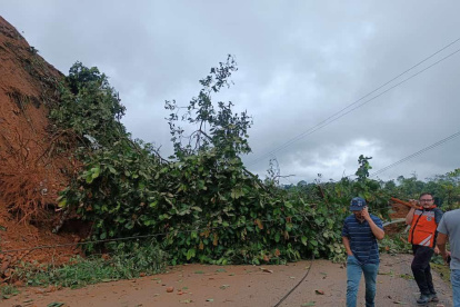 La vía quedo cerrada en su totalidad.