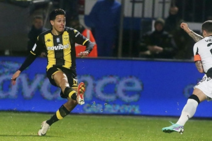 Kike Saverio asistió y jugó todo el partido en la goleada del Aris Salonica