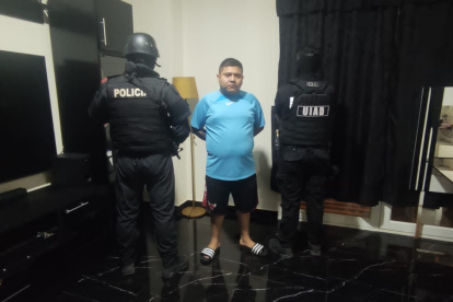 Los detenidos están vinculados al asesinato de un empresario minero y al atentado que sufrió la jefa política del cantón Ponce Enríquez, en Azuay.