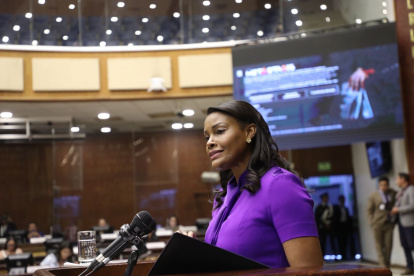 La fiscal general del Estado, Diana Salazar, en su intervención en el pleno.