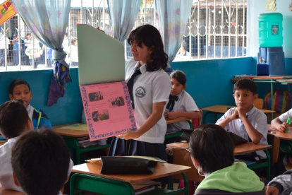 Actividades. Estudiantes de Guayas y Santa Elena desarrollan nuevos programas educativos en fundaciones.