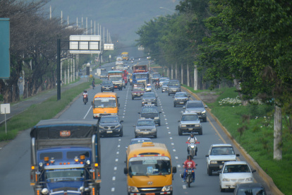 Acciones. En la vía a la costa se han adoptado medidas con la reducción de la velocidad máxima para que circulen los vehículos pesados.