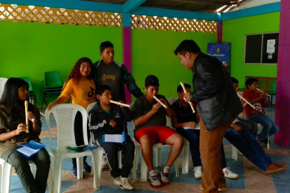 Uno de los cursos con mayor aceptación fue aprender a tocar instrumentos musicales, entre estos: flauta, guitarra.