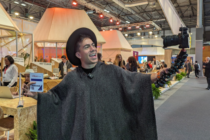 Damián Bernal, influencer ecuatoriano que visitó el stand de Ecuador