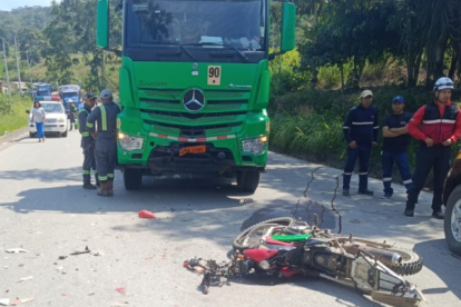 Paramédicos llegaron hasta el lugar del siniestro.