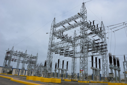 Imagen referencial para graficar esta nota sobre la energía eléctrica. Se trata de una instalación que forma parte del servicio de electrificación.