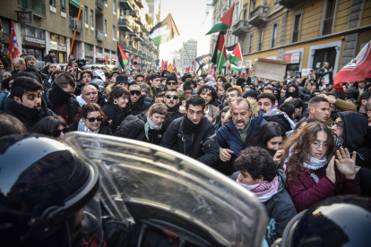 La protesta reunió a cientos de ciudadanos italianos y de origen palestino.