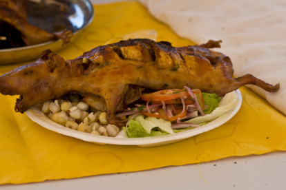 El cuy asado es uno de los platos típicos de Cuenca.