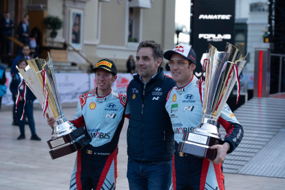 Monte Carlo (Monaco), 28/01/2024.- Belgian driver Thierry Neuville (R) and co-driver Martijn Wydaeghe (L) of team Hyundai Shell Mobis WRT celebrate winning on their Hyundai i20 N Rally1, during the podium ceremony for the 2024 WRC Rally Monte Carlo, in Monaco, 28 January 2024. EFE/EPA/ANDREAS DELIS