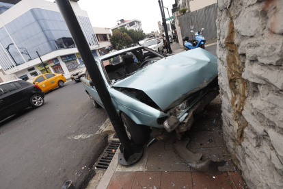 Así quedó uno de los autos involucrados en el accidente